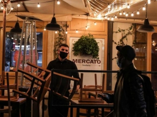Italija ukida obvezu nošenja maske na otvorenom