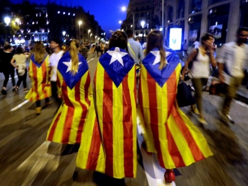 Španjolska vlada poručila da bilo kakav dijalog s Katalonijom mora biti u okviru zakona