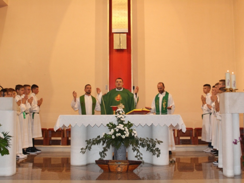 FOTO: Sv. Misa za početak nove školske i vjeronaučne godine u župi Prozor