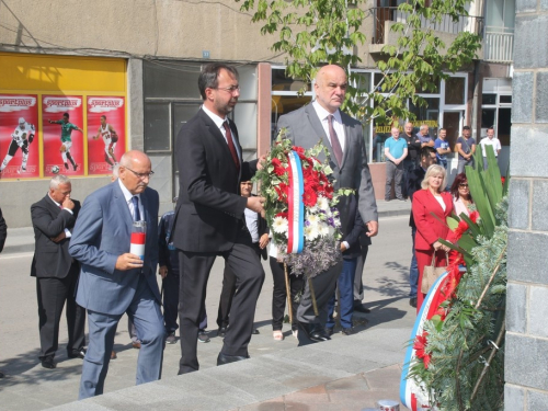 FOTO: Polaganjem vijenaca i svečanom sjednicom započelo obilježavanje Dana općine