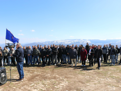 Mirno okupljanje na Zahumu: Ramci poručili – ''Ne damo svoje!''