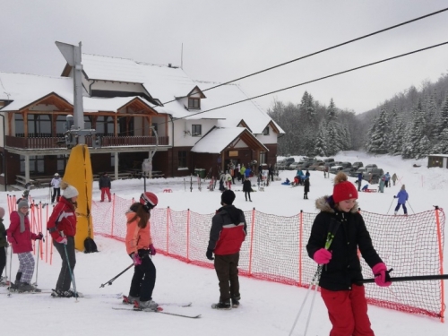 FOTO: Otvoren Ski centar Raduša