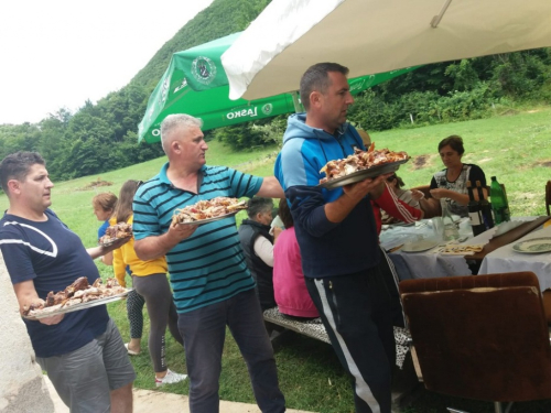 FOTO: Obiteljsko okupljanje Šarčevića u Lokvama