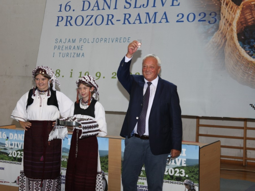 FOTO: Otvoren 16. sajam ''Dani šljive Prozor - Rama 2023.''