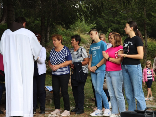 FOTO/VIDEO: Na Vranu služena sv. misa za poginule duvandžije