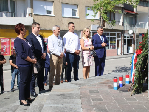 FOTO: Polaganjem vijenaca i svečanom sjednicom započelo obilježavanje Dana općine