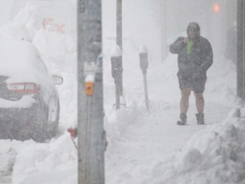 Video: Snježna oluja 'zatrpala' Buffalo