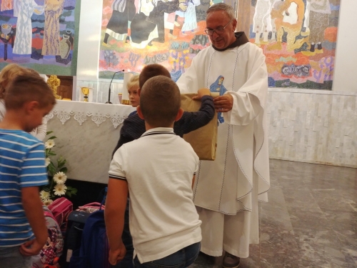 Započela trodnevnica u župi Rama Šćit, prvašići darovani prigodnim darovima