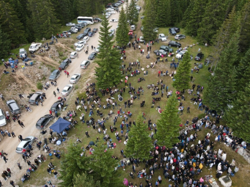 FOTO/VIDEO: Tisuće vjernika na Kedžari proslavilo Divin dan