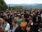 FOTO: Više tisuća vjernika na misi "Uočnici" na Šćitu