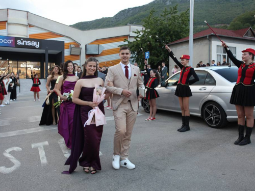 FOTO: Matura 2026. - Defile mladosti na ulicama Prozora