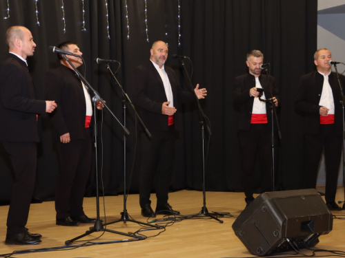 FOTO: U Prozoru održan koncert ''Svim na zemlji''