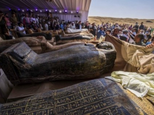 Egipat: Otkrili 52 grobnice s tisućama godina starim sarkofazima i hram kraljice