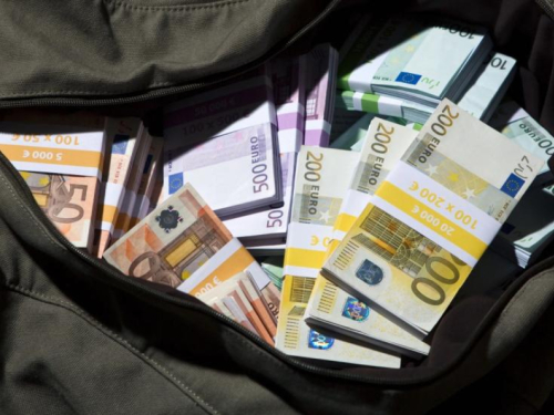 Državljanin BiH zbog neprijavljene gotovine kažnjen s 8.100 eura