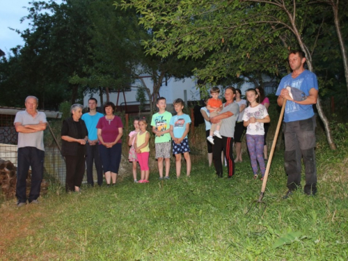 FOTO: Paljenjem svitnjaka Rama dočekuje sv. Ivu