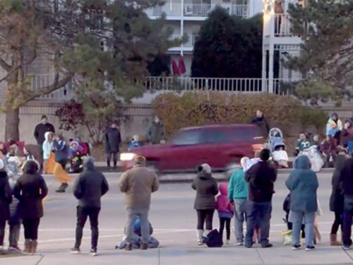 Pet mrtvih nakon što je vozač terenca uletio u paradu