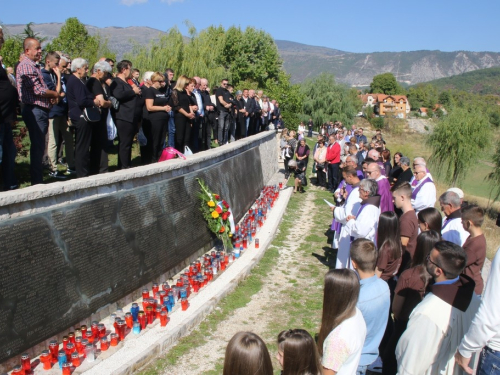 FOTO/VIDEO: Na Šćitu obilježen Dan sjećanja na ramske žrtve