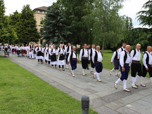 FOTO: Na Šćitu održana 5. kulturno-vjerska baština Hrvata BiH pod geslom ''Vratimo nadu zavičaju''