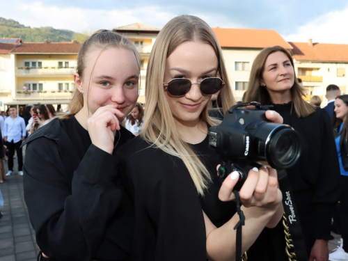 FOTO/VIDEO: Matura 2022. - Defile mladosti na ulicama Prozora