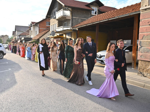 FOTO/VIDEO: Uskoplje ispratilo 63 maturanta, među njima i 9 iz Rame