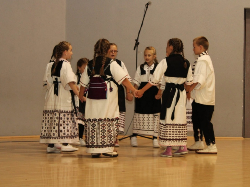 FOTO: U Prozoru održana večer folklora