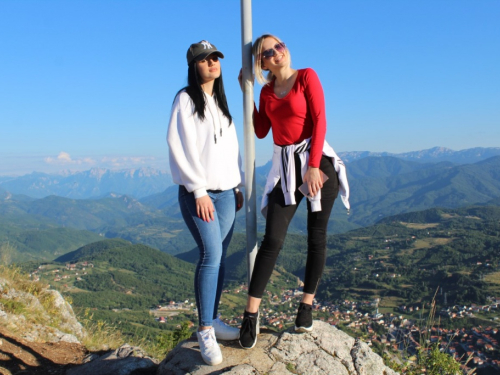 FOTO| Gmićani podigli križ na Makljenu