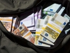 Zašto Europljani masovno povlače svoj novac iz banaka i što rade s njim?