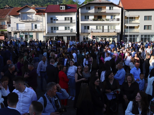 FOTO/VIDEO: Matura 2024. - Defile mladosti na ulicama Prozora