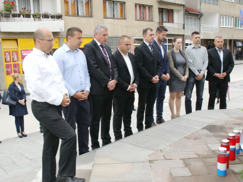 FOTO: Polaganjem vijenaca i svečanom sjednicom započelo obilježavanje Dana općine