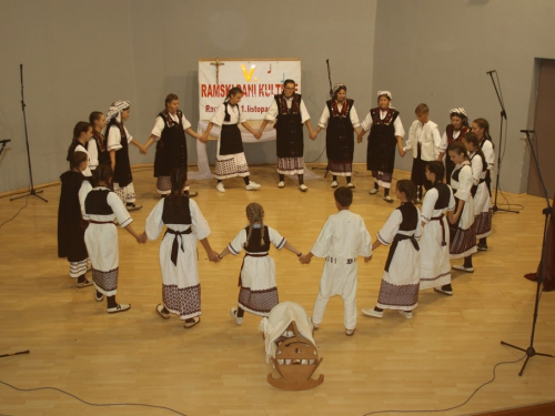 FOTO/VIDEO: Večer folklora u Prozoru