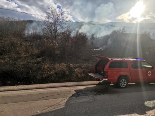 Brojni požari na području općine Prozor-Rama, očekuje se pomoć helikoptera OS BiH