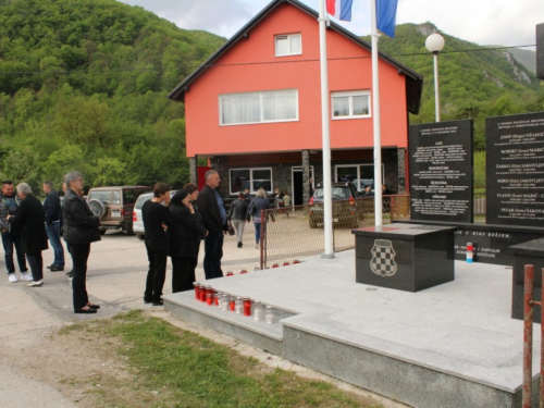 FOTO: Otkriveno i blagoslovljeno spomen obilježje na Lugu