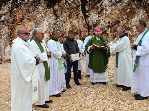 FOTO: Blagoslov gradilišta i kamena temeljca nove filijalne crkve na Risovcu