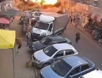 Puno mrtvih u ruskom napadu na tržnicu u Ukrajini - Snimljen trenutak udara