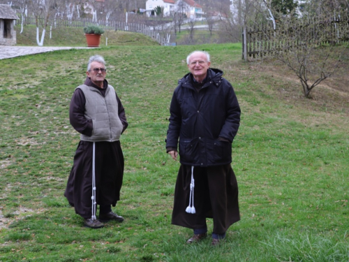 FOTO: Put križa kroz fratarski gaj na Šćitu