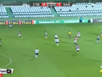 Umalo poginuo slaveći gol!