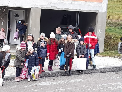 Faljen Isus, gazdarice! Čestitam ti materice!