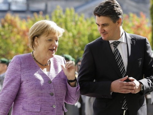 Merkel: Hrvati, zadržite izbjeglice neko vrijeme kod sebe; Milanović: Ne!