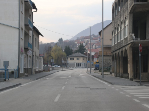 FOTO: U Prozoru se poštuju naredbe - na ulicama nema nikoga!