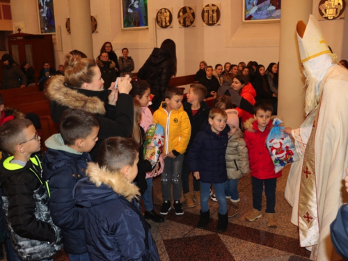 FOTO: Sv. Nikola posjetio župu Prozor