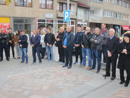 FOTO: Povodom Svih svetih u Prozoru zapaljene svijeće za poginule i preminule branitelje