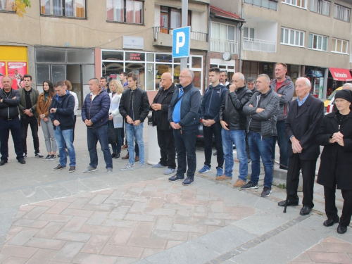 FOTO: Povodom Svih svetih u Prozoru zapaljene svijeće za poginule i preminule branitelje