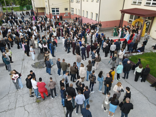 FOTO/VIDEO: Uskoplje ispratilo 63 maturanta, među njima i 9 iz Rame