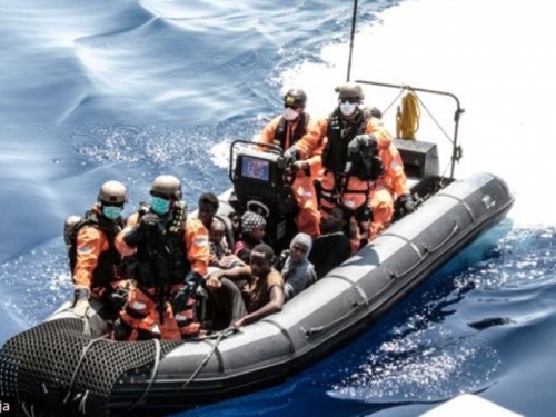 Italija: Obalna straža u Mediteranu spasila 3.324 migranta