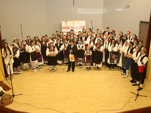 FOTO/VIDEO: Večer folklora u Prozoru