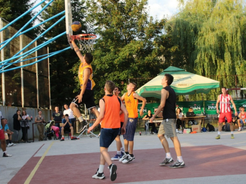 FOTO: Ekipa ''ALF Market'' osvojila Streetball za juniore