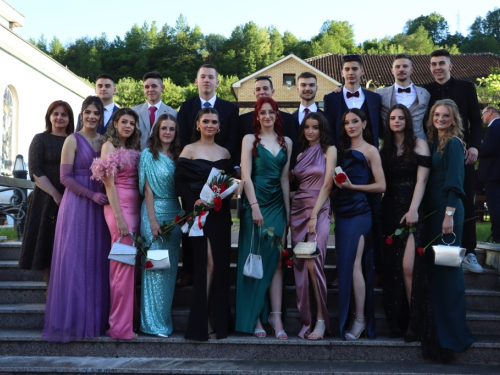 FOTO/VIDEO: Matura 2024. - Defile mladosti na ulicama Prozora