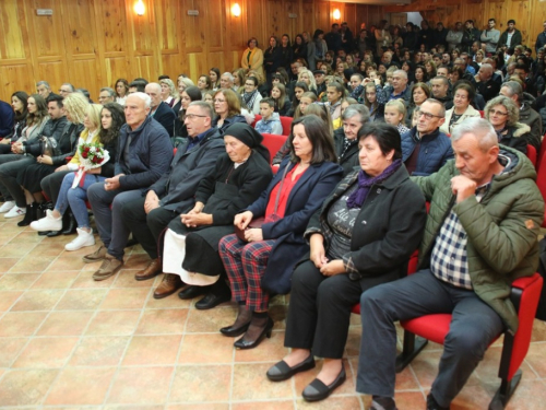 FOTO: Na Šćitu održana promocija knjige ''Ajde nevista da ti nešto ispričam''