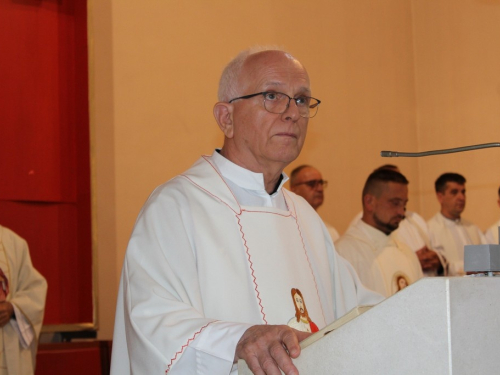 FOTO: Obljetnica posvete crkve i Dan duhovnih zvanja župe Prozor