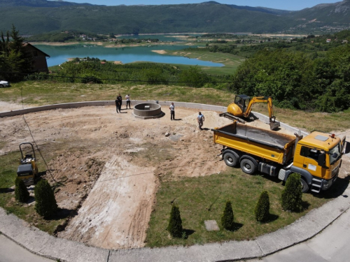 FOTO: Otpočeli radovi oko uređenja Gospinog trga